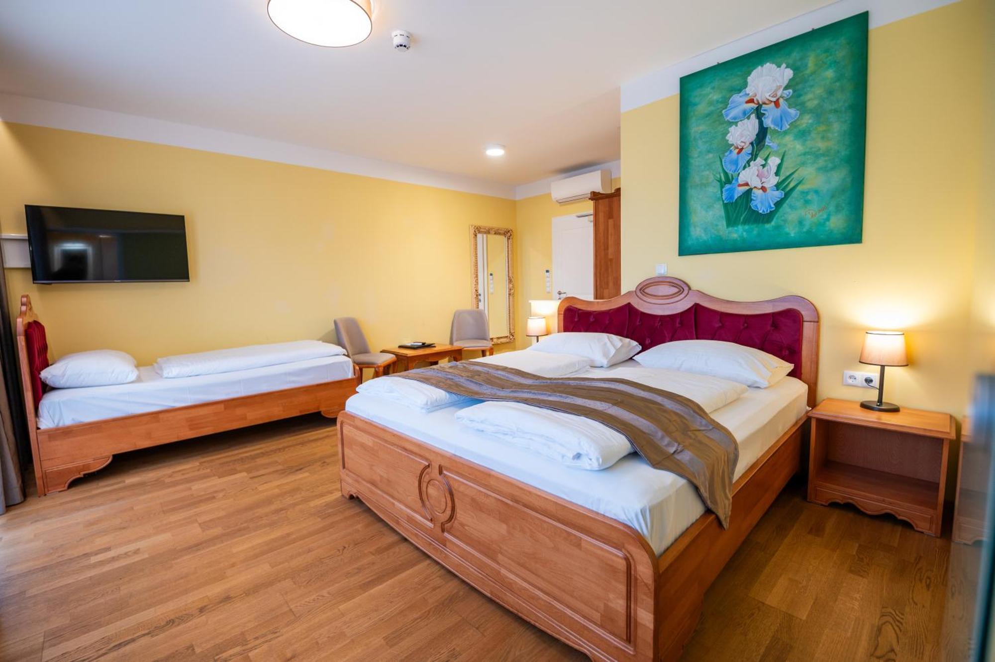 Vulkan Residenz Hotel I Self Check-In Schwarzautal エクステリア 写真