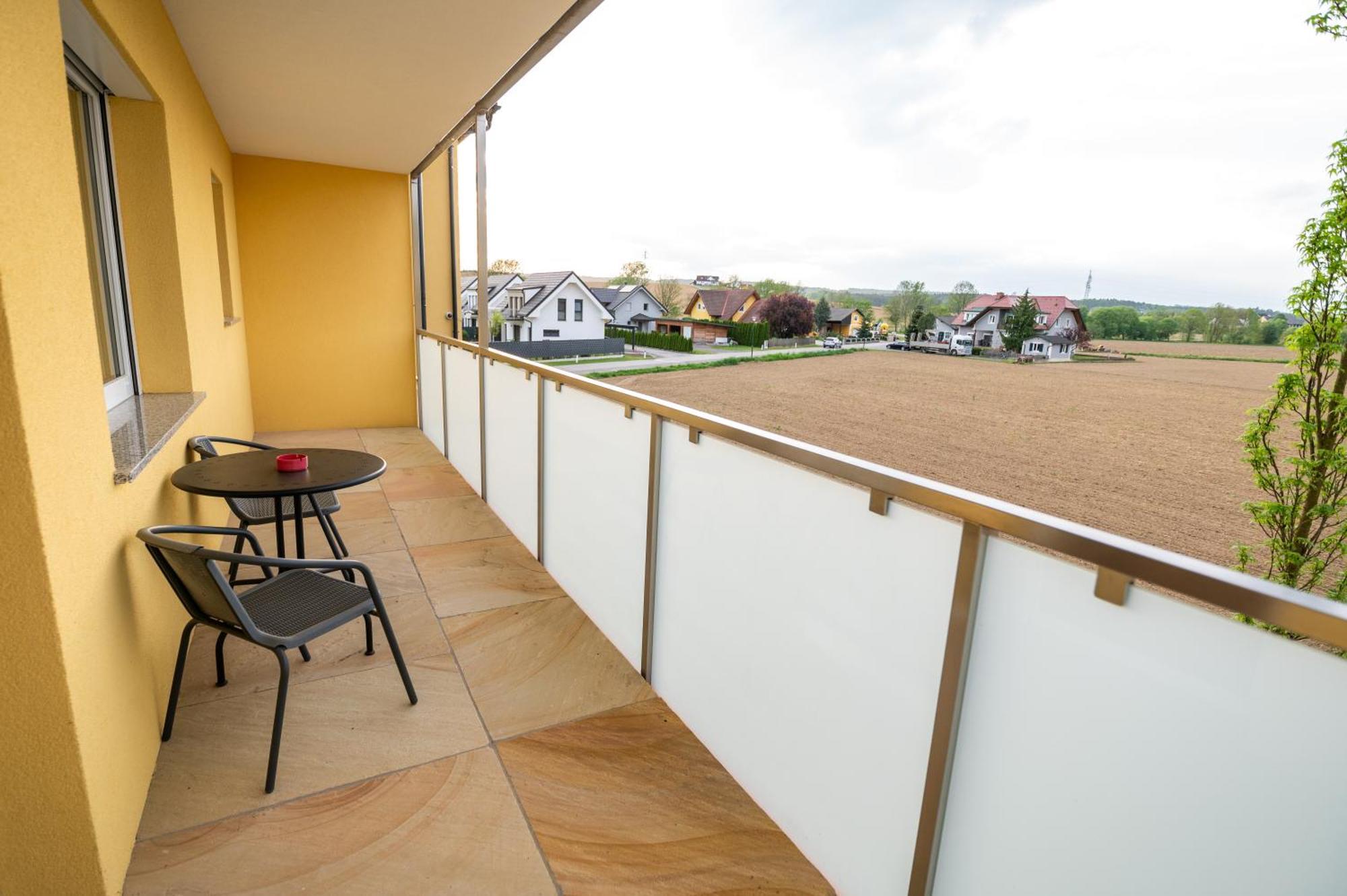 Vulkan Residenz Hotel I Self Check-In Schwarzautal エクステリア 写真