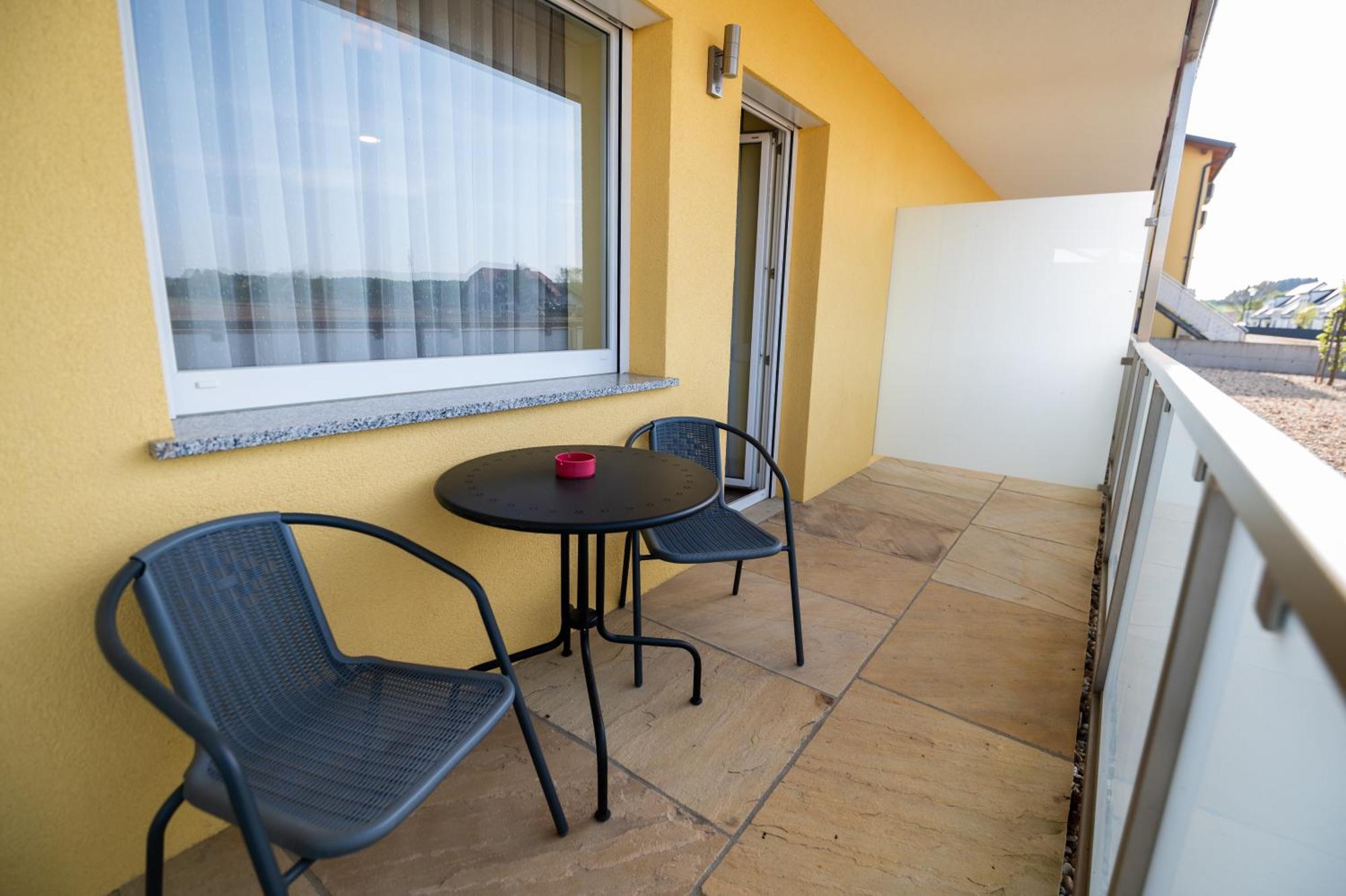 Vulkan Residenz Hotel I Self Check-In Schwarzautal エクステリア 写真