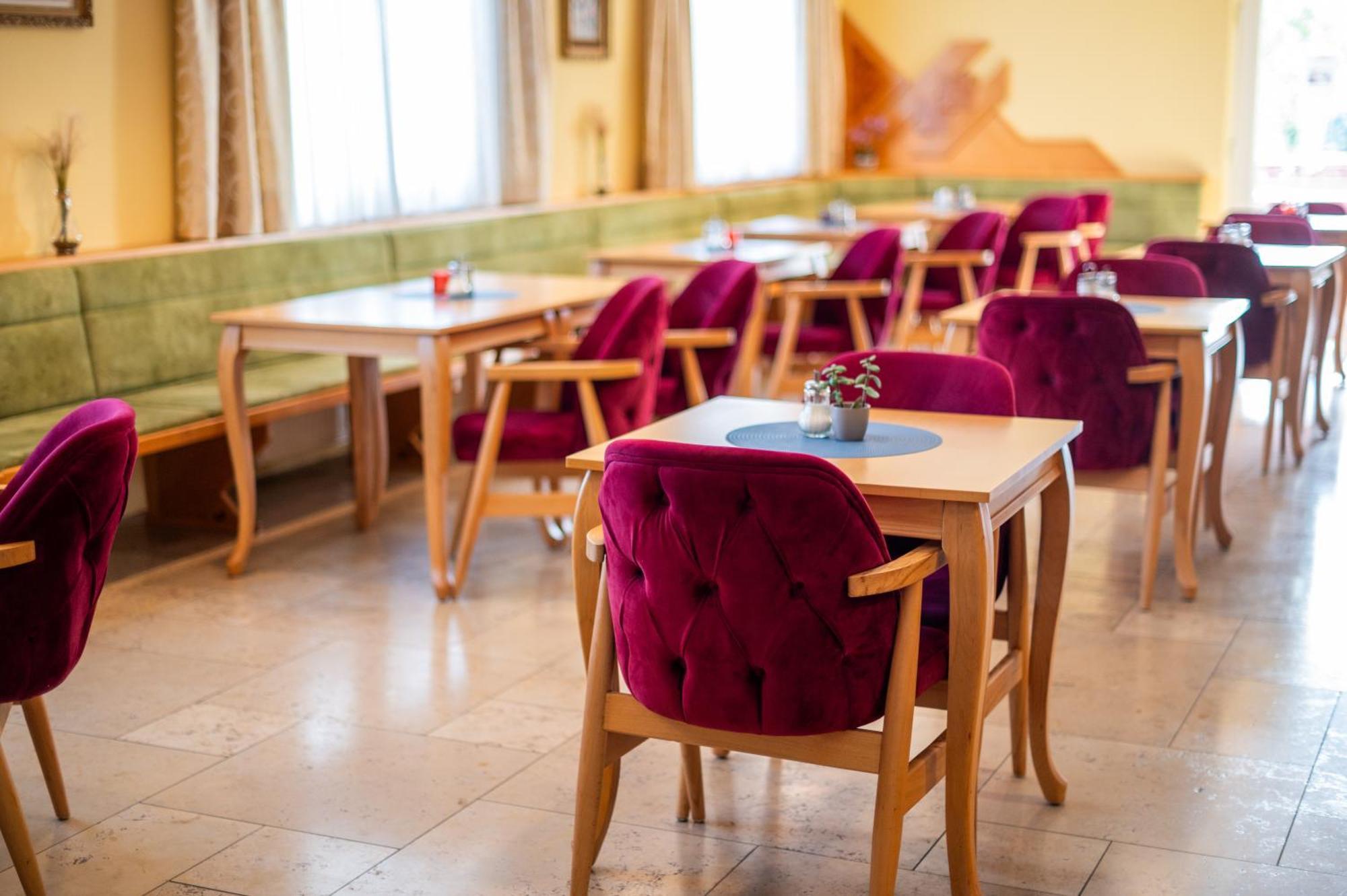 Vulkan Residenz Hotel I Self Check-In Schwarzautal エクステリア 写真