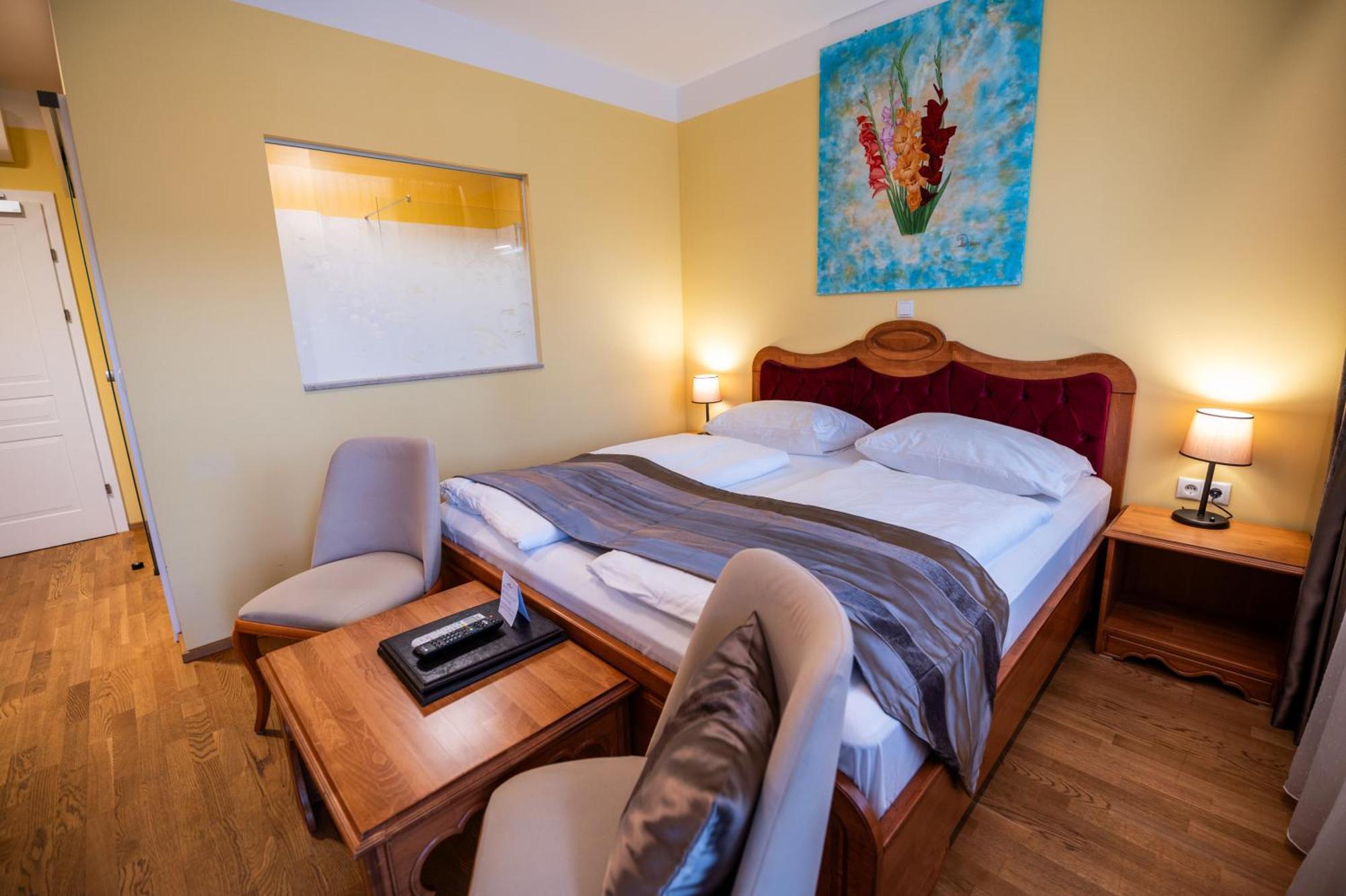Vulkan Residenz Hotel I Self Check-In Schwarzautal エクステリア 写真