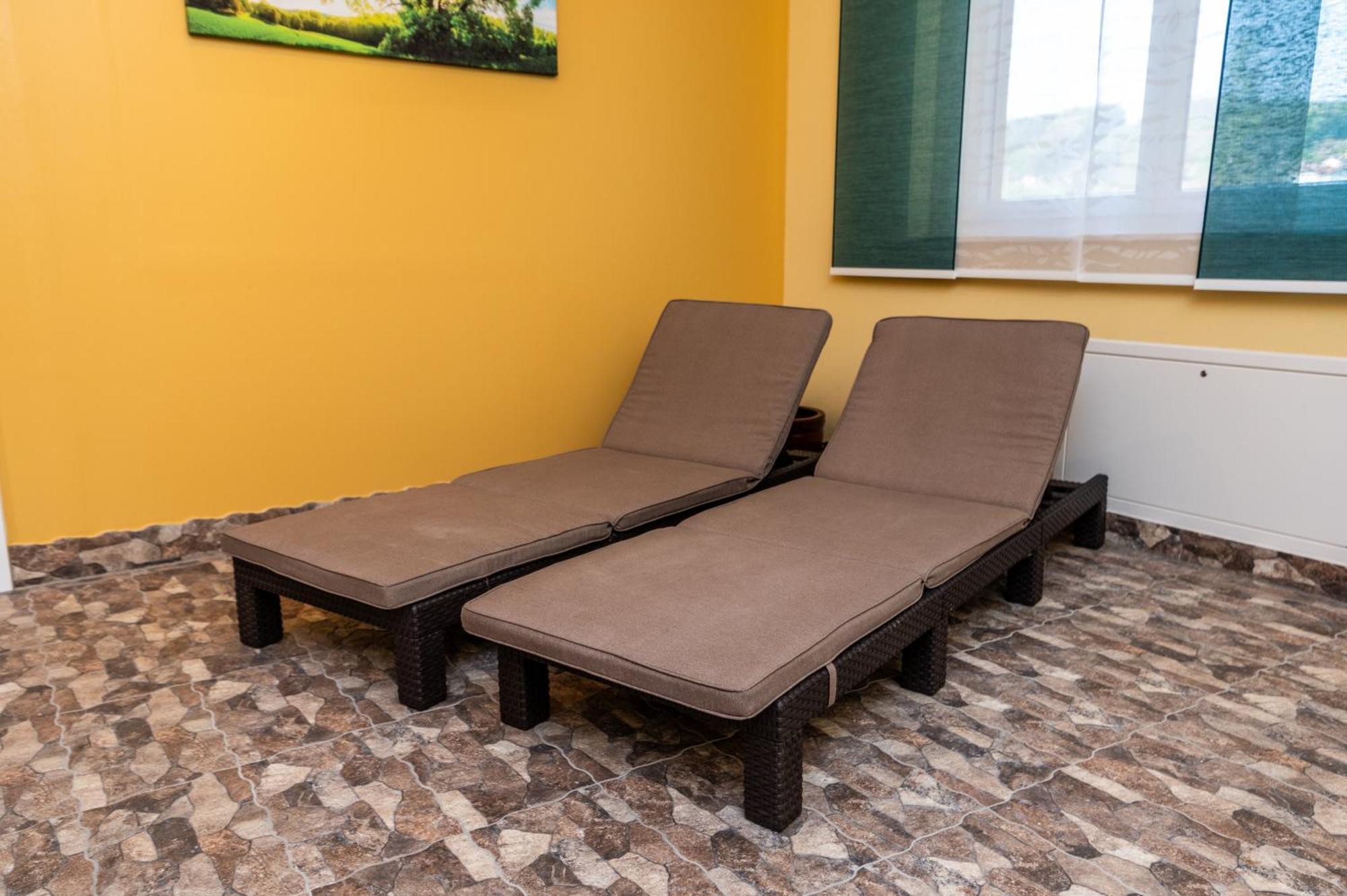 Vulkan Residenz Hotel I Self Check-In Schwarzautal エクステリア 写真