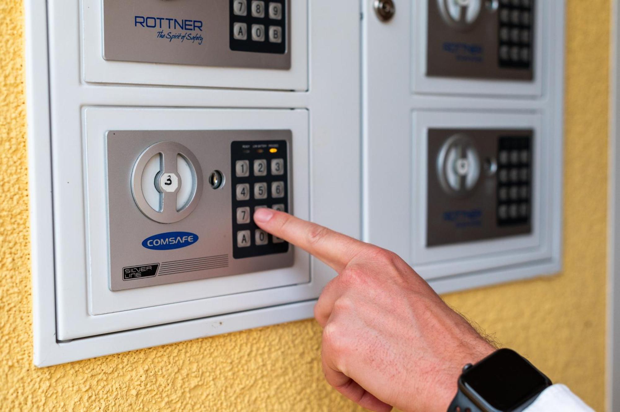 Vulkan Residenz Hotel I Self Check-In Schwarzautal エクステリア 写真