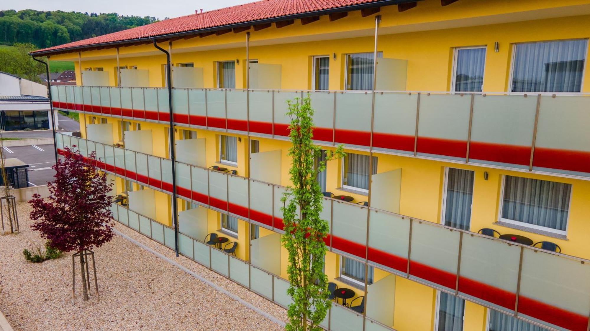 Vulkan Residenz Hotel I Self Check-In Schwarzautal エクステリア 写真