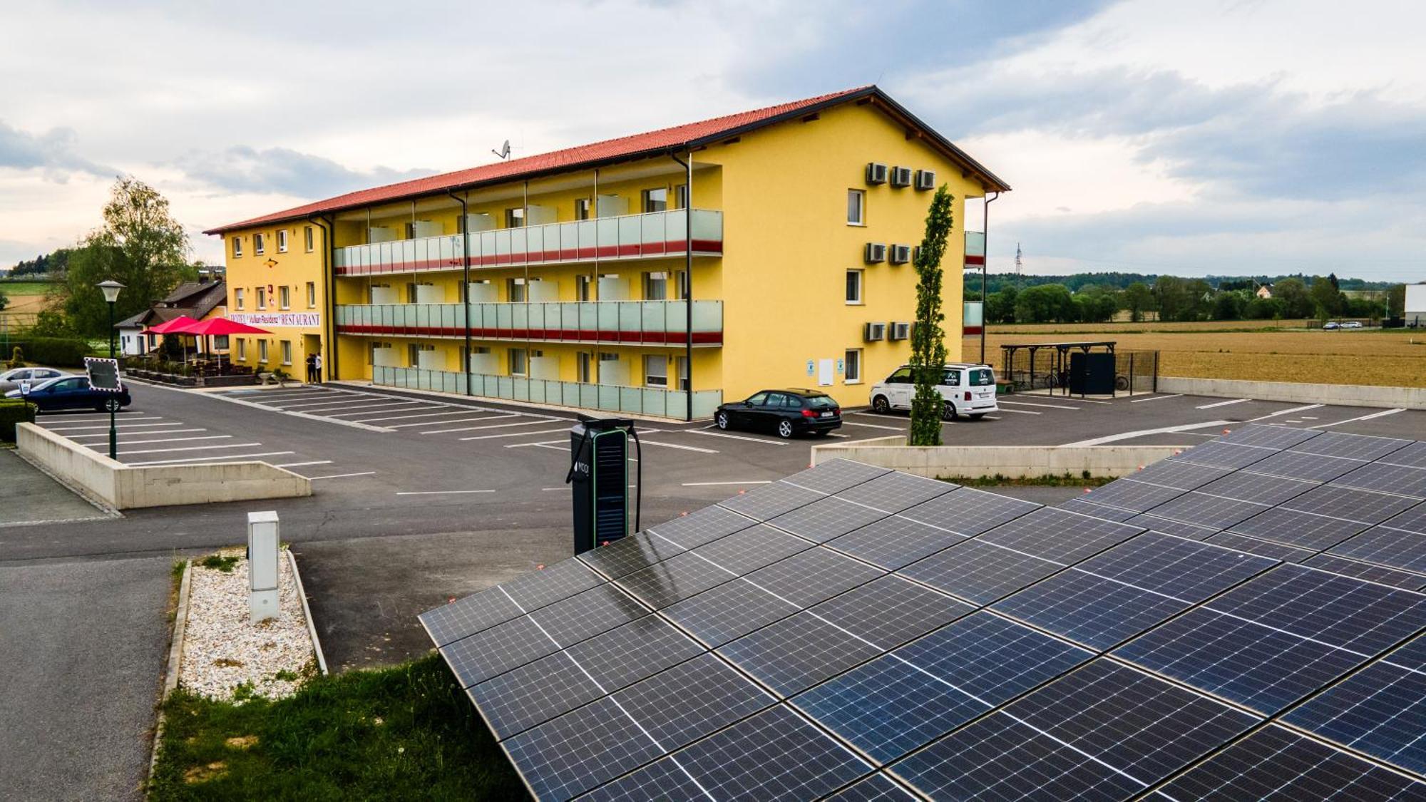 Vulkan Residenz Hotel I Self Check-In Schwarzautal エクステリア 写真