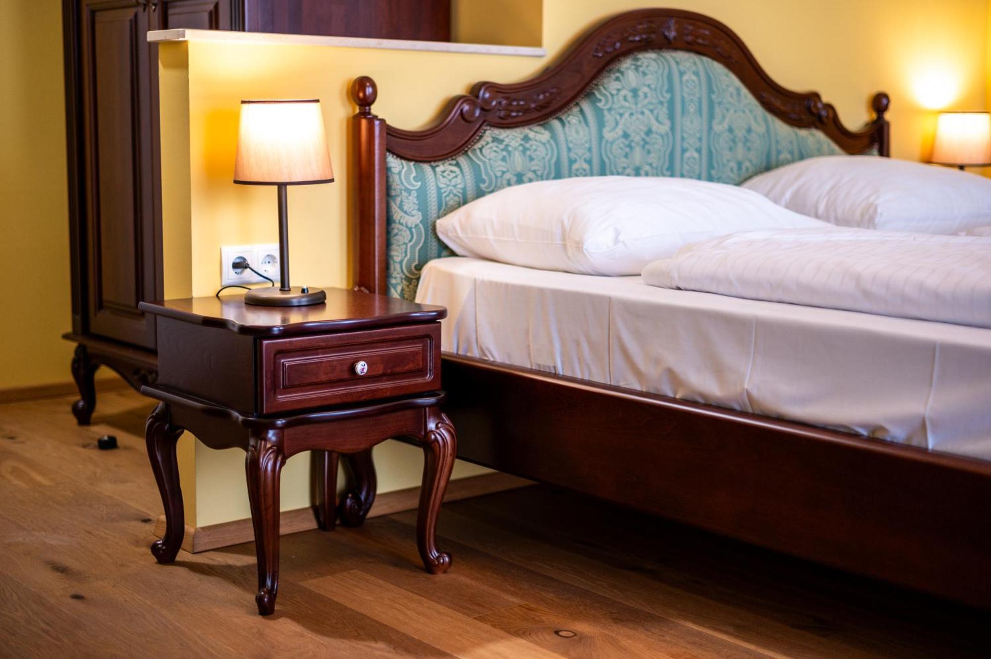 Vulkan Residenz Hotel I Self Check-In Schwarzautal エクステリア 写真