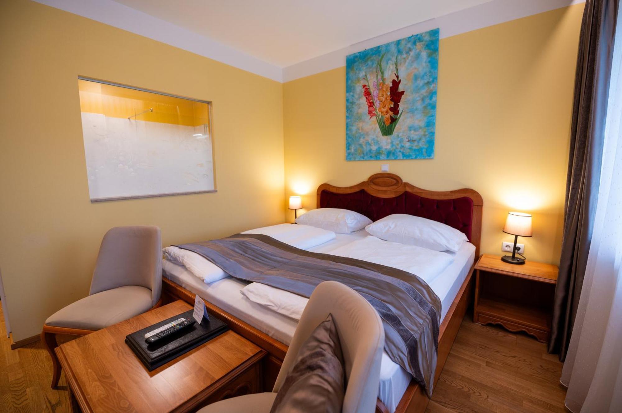 Vulkan Residenz Hotel I Self Check-In Schwarzautal 部屋 写真