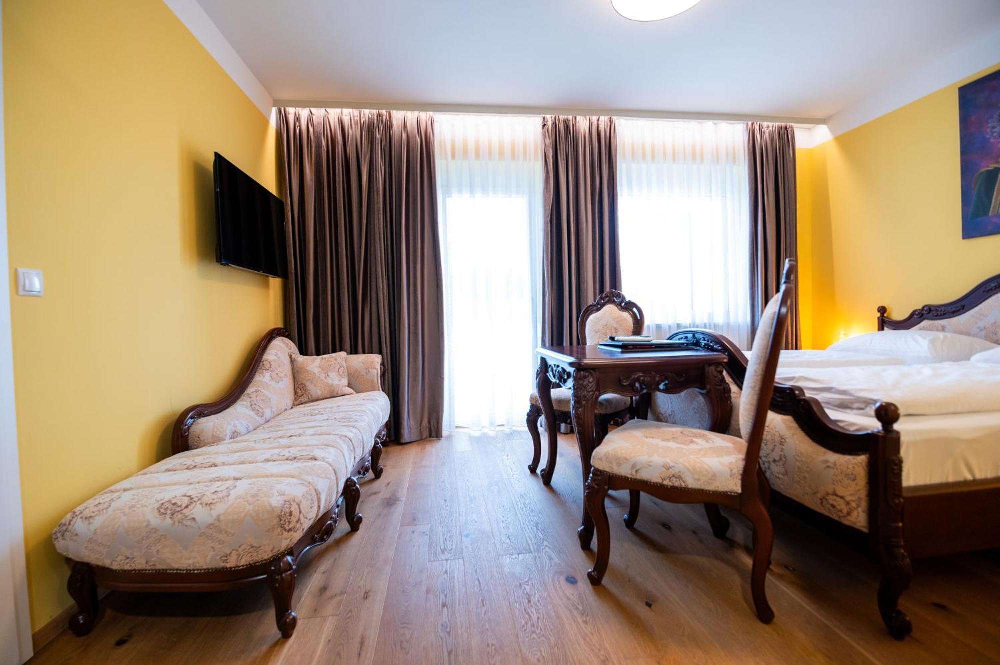 Vulkan Residenz Hotel I Self Check-In Schwarzautal エクステリア 写真